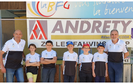 De beaux maillots pour l'école de boules de la BFG